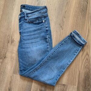 Judy Blue Light Wash Skinny Jeans